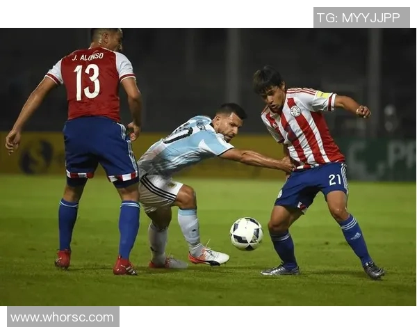 秘鲁与巴拉圭友谊赛精彩对决两队球员展现绝佳技艺与团队合作精神