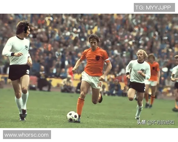 贝肯鲍尔与克鲁伊夫的传奇对决:足球历史上的两位巨星之争 贝肯鲍尔与克鲁伊夫的传奇对决:足球历史上的两位巨星之争