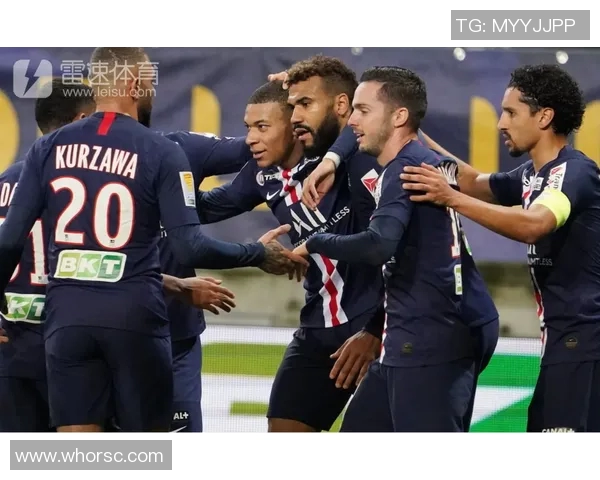 巴黎圣日耳曼与多特蒙德空场对决引发球迷热议与期待